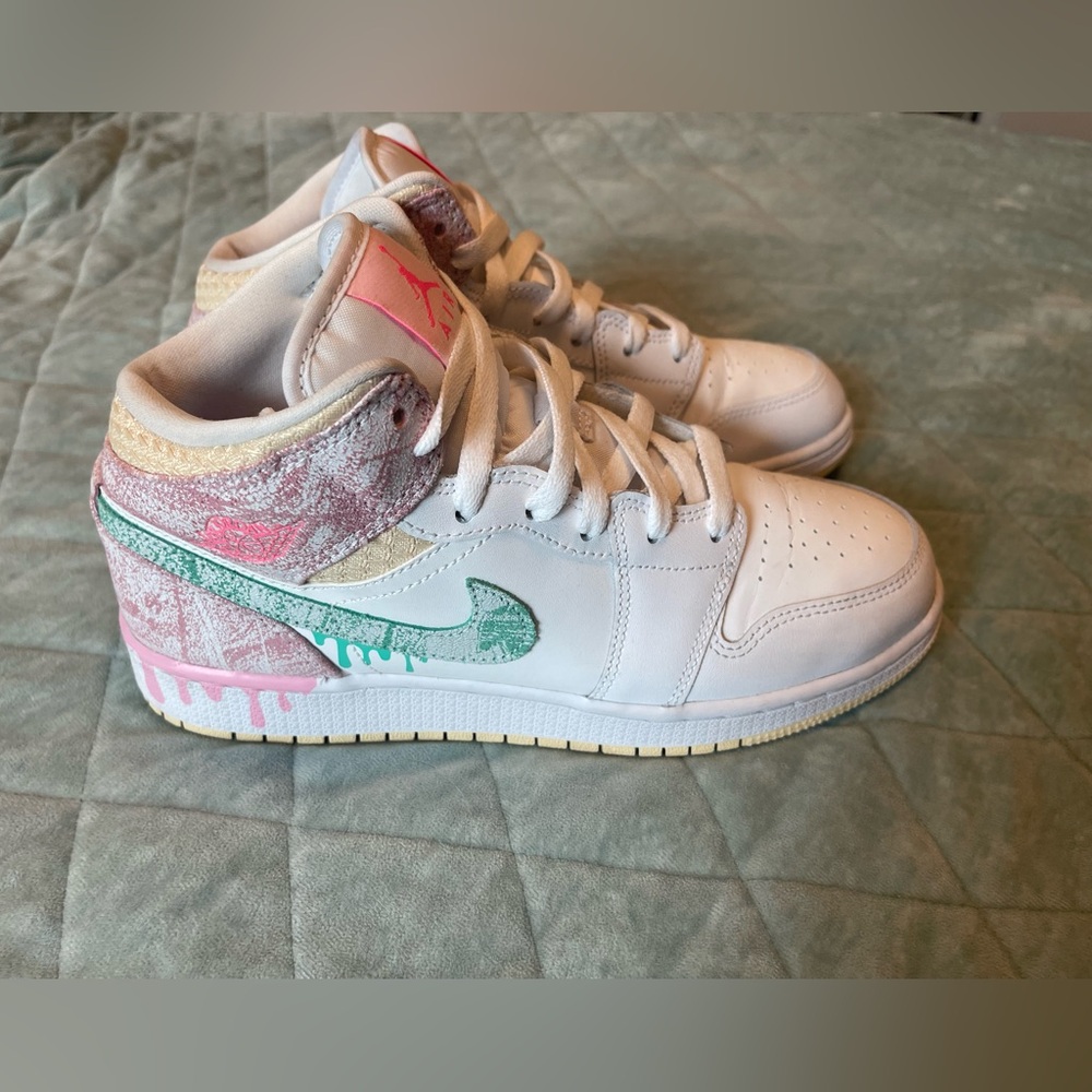 Nike One Air Jordan 7Y women’s 8.5 Ice cream white green glow Arctic Punch